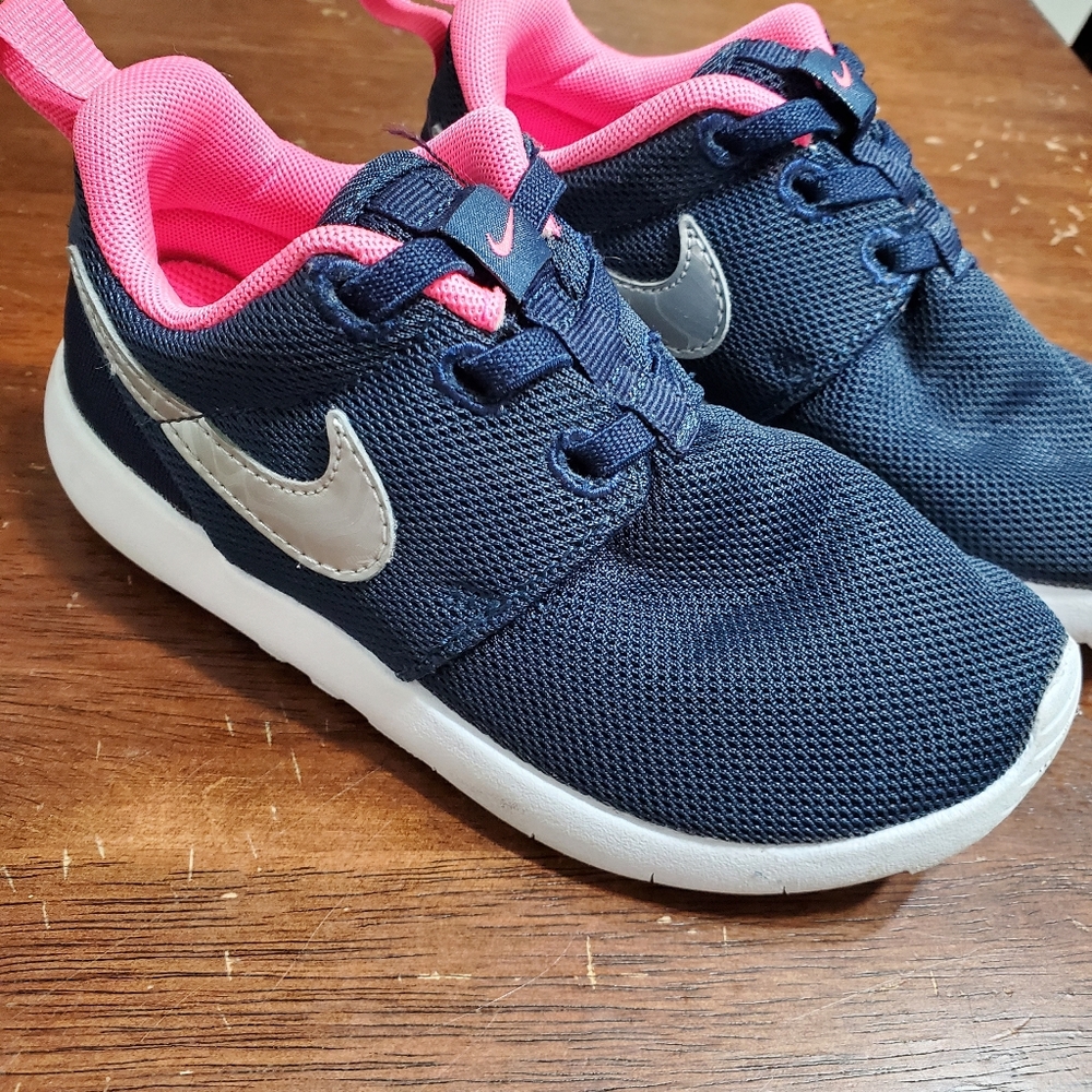 Nike kids girls 11c shoe new used once